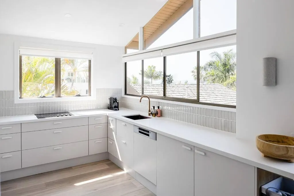 Holiday home Otto Descola - Views, Walk To Hastings St & Beach Noosa Heads